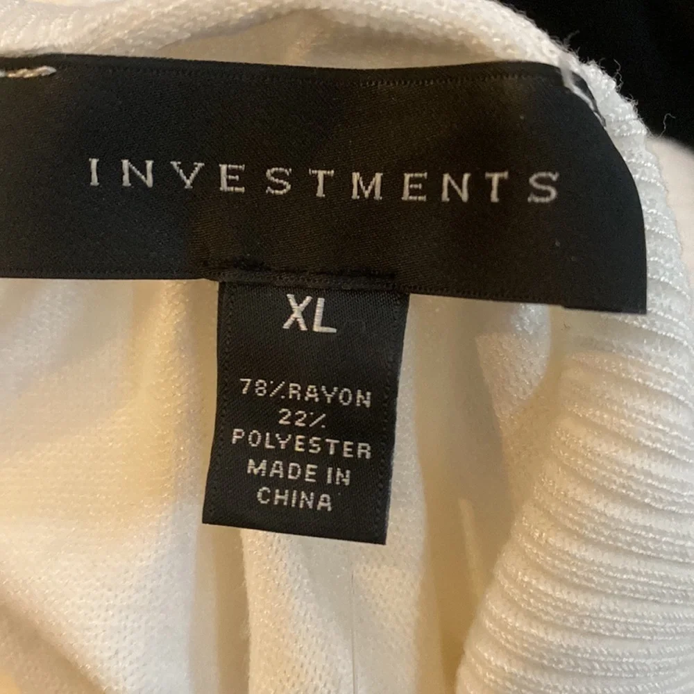 NWT Investments white and black sweater with unique collar. XL - Picture 6 of 7